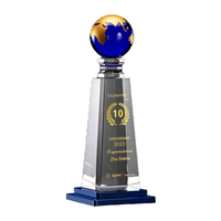 Trophée sportif en cristal bleu gravé sur mesure de haute qualité de Guangzhou, globe transparent du championnat du monde, cadeau en gros