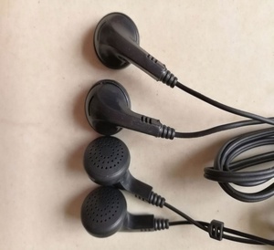 Auricolari Usa e Getta da 3,5mm a Prezzo Conveniente, Suono Perfetto per Viaggi in Autobus e Treno, Connessione Type-C, Auricolari Musicali da Omaggio - Product Image 3