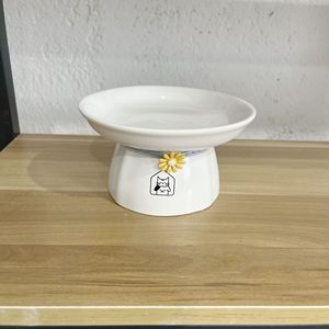 Bol en céramique pour chat avec support de cou surélevé, forme arrondie, blanc avec décor floral - Product Image 4