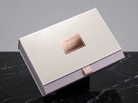 Boîte cadeau de luxe personnalisée avec ruban à tirette et logo estampé à chaud en or rose