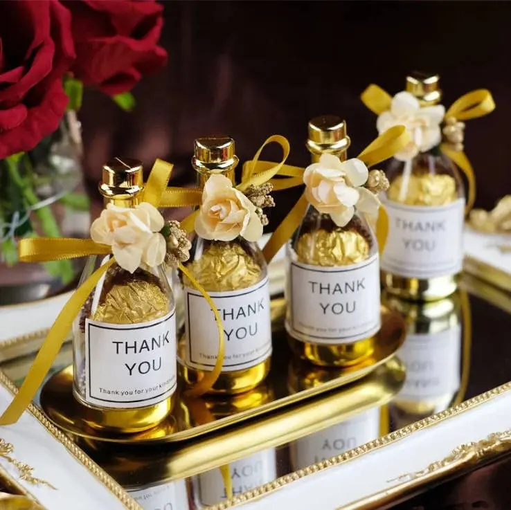 Nouvelle boîte de bonbons au chocolat bouteille de champagne en plastique doré avec boîte de cadeaux de bouteille de ruban avec boîte de bonbons de fleurs artificielles