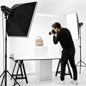 Production professionnelle de photographies et vidéos pour AMZ SP - Fond blanc, plateau tournant pour bijoux, créateur de photos IA - Product Image 1