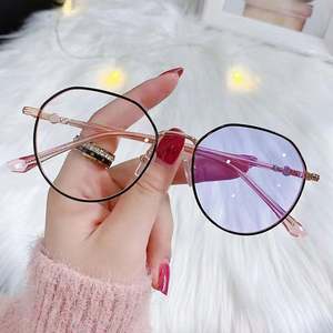 Gafas de Computadora con Lentes de Color Cambiante, Redondas, Anti Luz Azul, Fotocromáticas para Mujer, Moda 2024, Venta al Por Mayor - Product Image 4