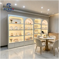 Vitrine de présentation en bois sur mesure de haute qualité avec logo rétroéclairé pour salon de beauté et présentoir de vente au détail avec rangement