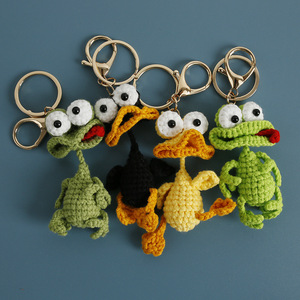 Llavero de ganchillo de pato lindo, divertido patito feo de punto, colgante de hilo, muñeco de animal tejido, llavero de rana de ganchillo - Product Image 1
