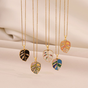 สร้อยคอใบไม้เคลือบเงาแบบศิลปะ |   จี้รูปใบไม้ประดับเพชรเคลือบทอง 18K PVD บนสแตนเลสสตีลสำหรับผู้หญิง |   กันน้ำและป้องกันการแพ้ - Product Image 1