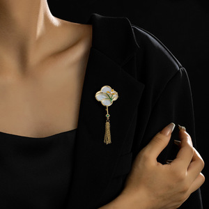 Flower Shape Brooch Zinc Alloy With Tassel Fan Design For Women Party Wear Chinese Style Lapel Pin Accessory - Product Image 2