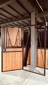 Горячая оцинкованная дверь конного ларька, роскошная модульная конюшня, Высококачественная сборная стальная рама, конюшня для уличных ферм - Product Image 4
