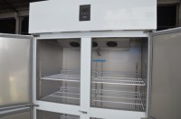 Vitrine Réfrigérée Commerciale Verticale Grande Capacité Quatre Portes en Acier Inoxydable avec Dégivrage Automatique – Nouveauté !