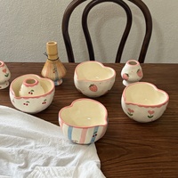 Bol à matcha en forme de cœur fait main, peint à la main, en céramique japonaise, avec fouet à matcha, ensemble cadeau, accessoires personnalisés, Chawan en céramique