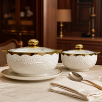 Ensemble de plats en céramique 3 pièces, blanc, motif floral en relief, bord doré, bols à soupe avec couvercle pour la maison, l'hôtel, le restaurant