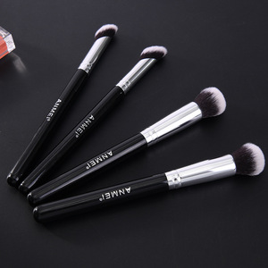 <span class=keywords><strong>Pinceau</strong></span> applicateur de correcteur sans traces avec manche métallique et fibres synthétiques pour les zones des yeux, des fosses lacrymales, de <span class=keywords><strong>l</strong></span>'abdomen et du nez - Product Image 3