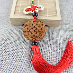 Pendentif nœud chinois en bois de pêche pour rétroviseur de voiture, design porte-bonheur, idéal comme cadeau pour véhicule, options rouge et noir - Product Image 3