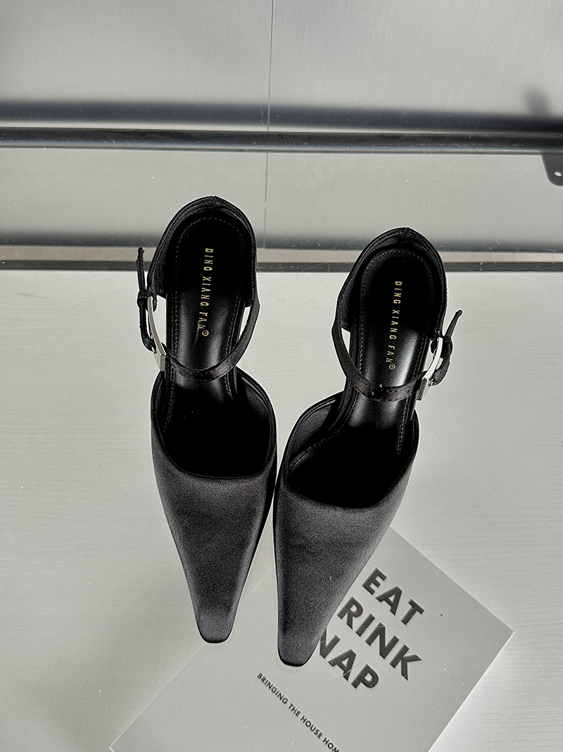 ผ้าซาตินสีดำ