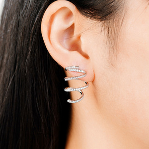 Orecchini a Cerchio Rotondi Eleganti e Minimalisti, Gioielli Chic per Donne, per Uso Quotidiano, Outfit da Festa, Accessorio Regalo - Product Image 3