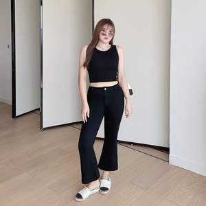 Pantalones vaqueros acampanados de cintura alta Runqi N8035 Plus Size, negros, de algodón elástico, moldeadores para mujer - Product Image 1