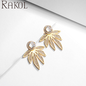 Lacole EP5387 Boucles d'oreilles pour femmes plaquées argent avec zircon brillant à la mode - Product Image 4