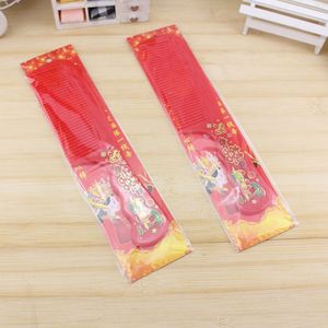 Peigne en plastique rouge festif avec motif de dessin animé pour la beauté à domicile, les soins capillaires et les mariages, emballé individuellement - Product Image 1