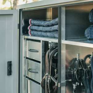 กล่องเก็บอุปกรณ์ขี่ม้าแบบสั่งทำพิเศษจากแผ่นโลหะสีตามสั่ง - Product Image 5