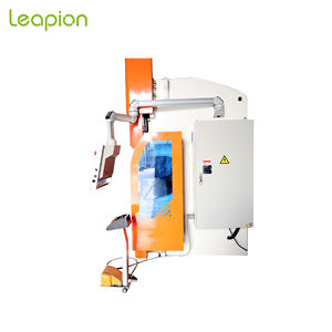 Dobladora de perfil CNC de placa hidráulica de 200 toneladas de alta precisión para metal - Product Image 3