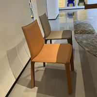 Chaise de salle à manger en cuir de style italien, chaise de table de restaurant moderne minimaliste de luxe léger, chaise de designer pour usage domestique