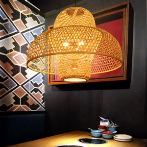 โคมไฟห้อยเพดานทรงกลมแบบจีน ทำจากไม้ไผ่สาน ขั้วหลอด E27 LED สีทอง สำหรับร้านอาหาร โรงแรม ห้องพักส่วนตัว ห้องนั่งเล่น ห้องรับประทานอาหาร - Product Image 1