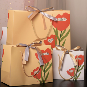 Sacchetti Regalo in Carta Personalizzati Classici Riciclabili Impermeabili Riutilizzabili con Stampa Offset a Tema Floreale Cartone Animato, Nastro Rosso Papavero Verde - Product Image 2