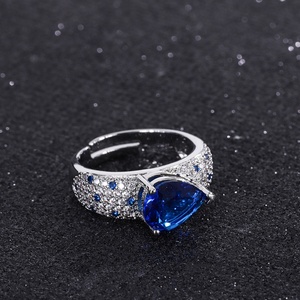 Anillos de Lágrima de Cobre Ecológico de Alta Calidad al por Mayor de Fábrica, con Zirconia de Vidrio Roja y Azul de 8mm, Resistentes al Agua y al Deslustre - Product Image 5