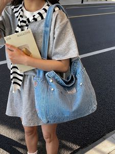 Sac fourre-tout vintage en jean bleu brumeux Qingchuan, couleur unie, fermeture à bouton, sac bandoulière portable à sangle unique pour usage quotidien et voyage - Product Image 1