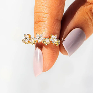 Delicato Anello con Piccoli Fiori per Donne, Gioiello Floreale Dolce per Uso Quotidiano - Product Image 4