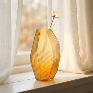 Vase en verre soufflé à la main de style nordique pour les centres de table modernes et la décoration minimaliste de la maison - Product Image 2