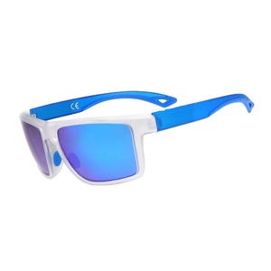 Gafas de sol clásicas atractivas UV400 Gafas de sol informales de plástico rosa con puntas elegantes y diseño de moda único - Product Image 1