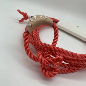 Cuerda trenzada PP <span class=keywords><strong>de</strong></span> 3 hilos roja <span class=keywords><strong>de</strong></span> alta calidad 8mm * 4,2 M para cuerda <span class=keywords><strong>de</strong></span> caballo cuerda <span class=keywords><strong>de</strong></span> toro - Product Image 4