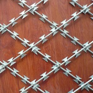 Panel de maquinilla de afeitar soldada malla de diamante Alambre de afeitar recto de alta seguridad rollos de <span class=keywords><strong>concertina</strong></span> afilados bobina espiral valla de seguridad transfronteriza - Product Image 3