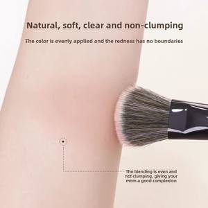 <span class=keywords><strong>Pinceau</strong></span> à <span class=keywords><strong>blush</strong></span> angulaire <span class=keywords><strong>biseauté</strong></span> avec manche en bois et poils synthétiques pour le mélange de fond de teint sur le visage - Product Image 4