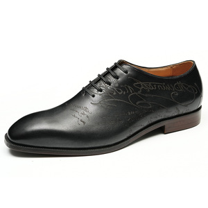 Zapatos de cuero transpirables y a la moda para hombre, zapatos formales de negocios, zapatos casuales planos, zapatos para exteriores que aumentan la altura, zapatos de talla grande para hombre - Product Image 1