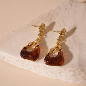 Pendientes de gota de mujer con temperamento de nicho Retro de gama alta con aguja de plata de resina geométrica Irregular en forma de bolsa regalo - Product Image 6