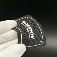Étiquettes de vêtements en silicone 3D personnalisées de luxe en tissu texturé pour sacs, vestes, sweats à capuche et vêtements
