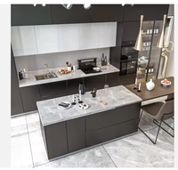 Ensemble de meubles de cuisine modulaire RTA moderne avec portes vitrées, prêt à assembler