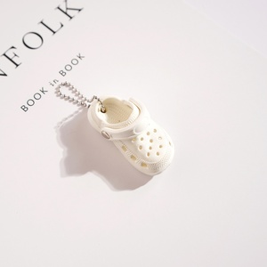 พวงกุญแจรองเท้า Croc รุ่นใหม่ ตกแต่งด้วยหัวเข็มขัดขนาดเล็ก ดอกไม้ประดับรองเท้า DIY พวงกุญแจโลหะขนาดเล็กน่ารัก - Product Image 3