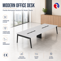Table de conférence exécutive moderne avec design modulaire en bois convertible et extensible pour les grandes salles de réunion de bureau