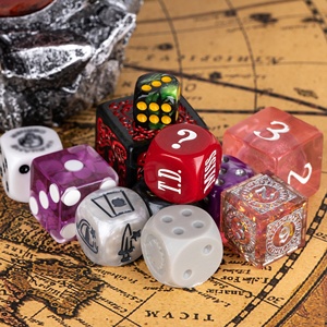 Dadi D6 Personalizzati FACCUB in Resina Trasparente con Logo Poliedrico Intagliato, Nucleo Liquido, 16mm per Giochi da Tavolo - Product Image 2