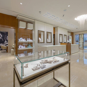 Vetrine per Gioielli LED di Lusso Personalizzabili con Espositori Flessibili per Gioiellerie - Product Image 5