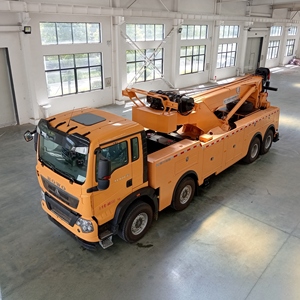 Camion de dépannage lourd HOWO TX 8x4 avec grue rotative pour opérations de sauvetage de véhicules sur autoroute - Product Image 6