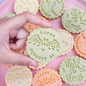 4Pcs 3D Round Pressing Biscuit Stamp Mold dolcetto o scherzetto Party Dessert Baking Cake Decorating Tool Happy <span class=keywords><strong>Halloween</strong></span> Cookie Cutter - Product Image 3