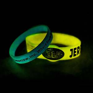 Pulsera Deportiva Personalizada para Eventos Promocionales, con Logotipo Grabado en Relieve que Brilla en la Oscuridad, Ecológica y Serigrafiada - Product Image 5