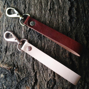 Manufacturer supplies <b>leather</b> keychains, Korean style fresh and cute <b>key</b> pendants, car <b>key</b> gift ornaments. - Product Image 3