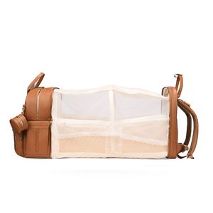 Sac à langer haut de gamme en cuir PU avec lit bébé pliable et pare-soleil, sac de maman portable pour les voyages avec bébé - Product Image 1