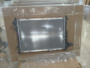 Chất lượng cao tản nhiệt radiador OEM R-13657 cho FORD FIESTA - Product Image 3