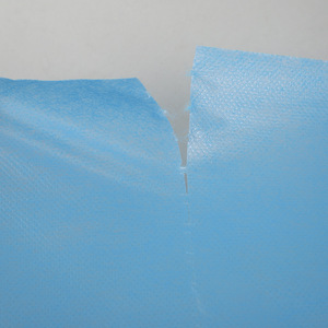 Rouleau de draps jetables bleus 60 cm en tissu non tissé, à déchirer, pour usage hospitalier - Product Image 1